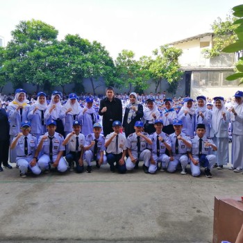 PENGUKUHAN OSIS DAN KETUA EKSTRAKURIKIULER